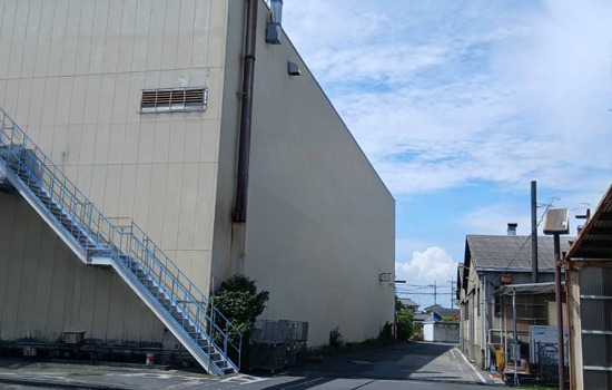 波志江工場外観